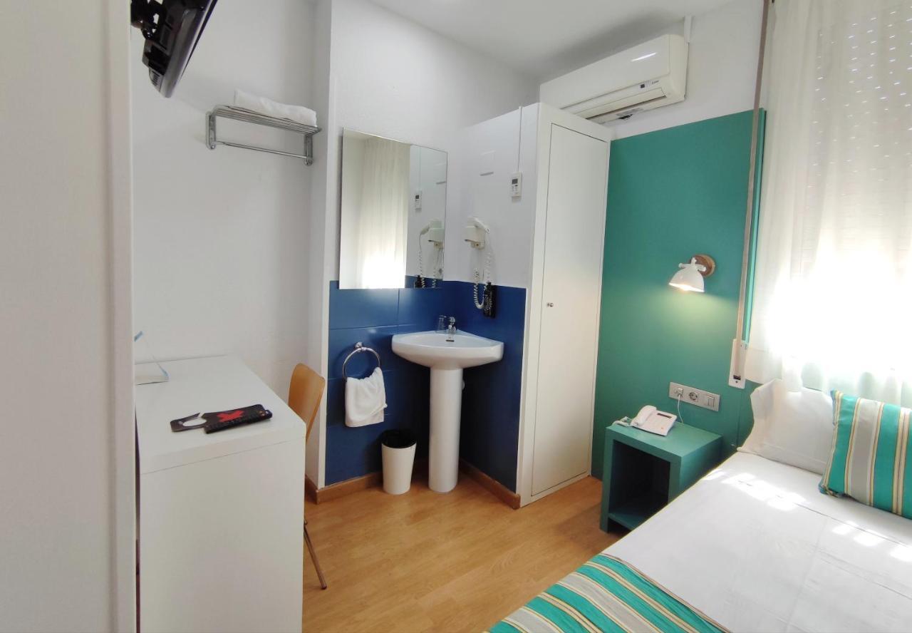 Standard Single Room with Shared Bathroom