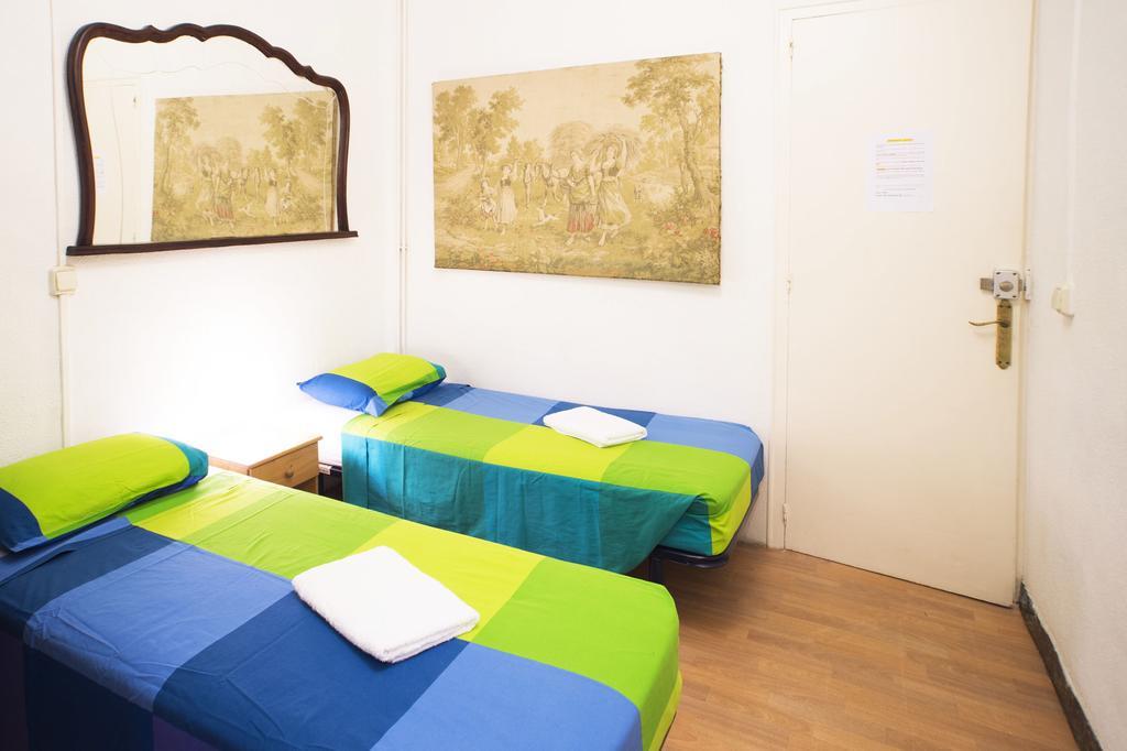 Zweibettzimmer mit Dusche