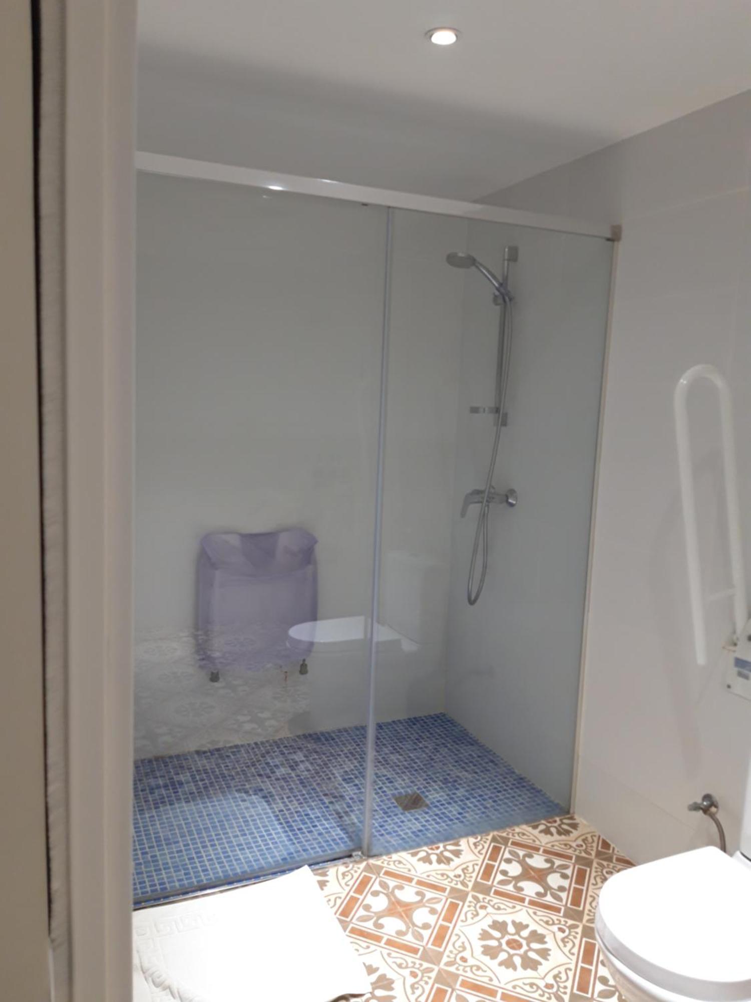 Single Room Disability Access Private Bathroom