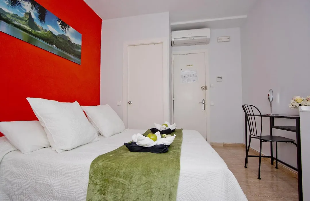 Barcelona City North Hostal-1
