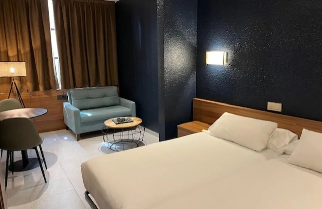 Hostal Iznájar Barcelona-1