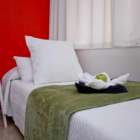 Barcelona City North Hostal-3
