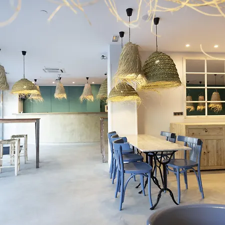 Yomo Hostal Bcn Port-3