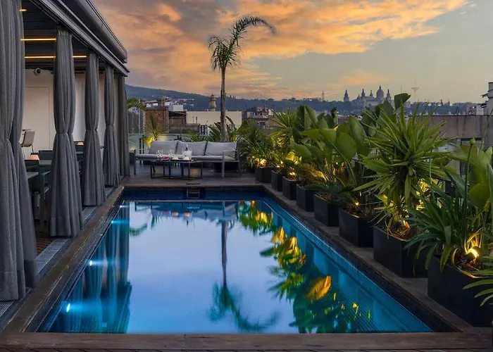 Hôtel avec piscine: Cram Hotel